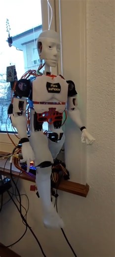 Mini #Inmoov running on the spot #chiprobot #robot #robotics #motorcontroller #servo #2026