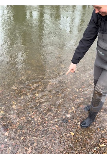 She found a good one! #agates #rockhounding #rocks #hunting #crystals | Rock Hunting