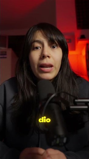 Gato salvado por una escoba🐱🧹