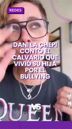 🗣️El grave caso de bullying que conmocionó a Catamarca volvió a poner en el centro de la escena las consecuencias del acoso escolar. En ese contexto, Dani La Chepi decidió compartir una experiencia personal y recordó las situaciones de hostigamiento que sufrió su hija Isabella durante distintas etapas de su educación. A través de un video publicado en sus redes sociales, la actriz y humorista relató los episodios que atravesó la niña, de 12 años, y explicó cómo decidió intervenir para frenar la