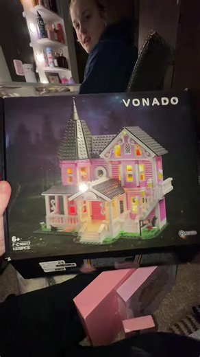 All props to my sister @Arianna Novaczyk for building this #coraline #pinkpalace #lego #foryoupage #coralinejones