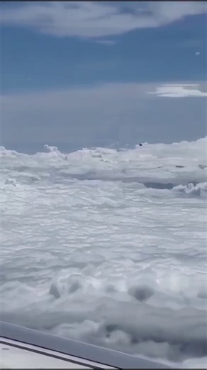 🛸🌎 UFO Sighting in Mid-Air Over South America - Strange Object Spotted Near Volcanic Skies 😳🌋