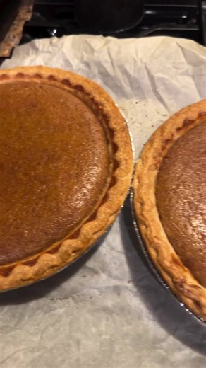Cushaw Pie 🥧🧁 • 2 cups cooked and mashed cushaw squash puree • 1 cup brown sugar (or granulated sugar) • 3 large eggs • 1 can (12 oz) evaporated milk • 3 tsp of Pumpkin Pie Spice • ½ tsp salt • 1 tsp vanilla extract • 1 unbaked 9-inch pie crust Baked at 400 for 15 minutes then down to 350 for 25-35 minutes. Topped with homemade whipped cream 🧁😊 #cushawsquash #cushawpie #bakingwithlove❤️ #indigenousbakers #hopigrownsquash