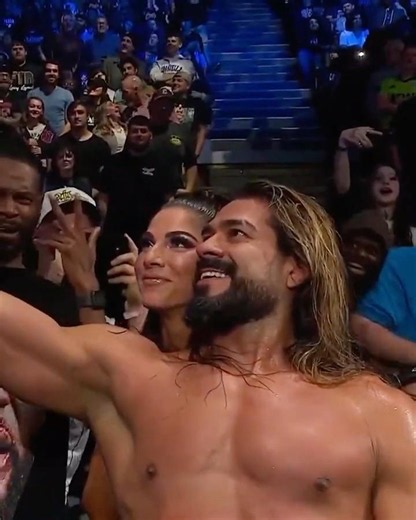 there's always time for selfies 🤳📱