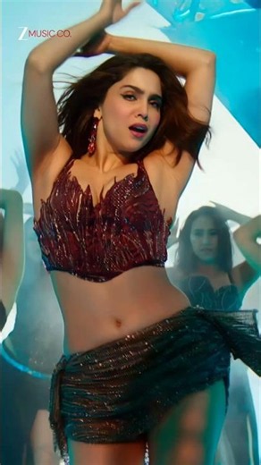 Did you forget to blink? 😉 #Taras deserves every single watch! 🔥#Munjya #Sharvari #shorts