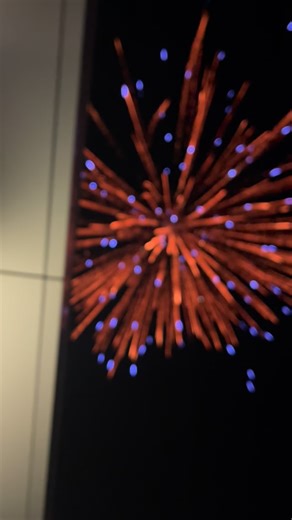 PYRO IS NO CRIME❤️🧨🔥🎆🎇 on Instagram: "Kleines Kind zündet No Limits 50mm Bombenrohr vor Lidl!!! #pyro #newyear #firework #silvester #viral"