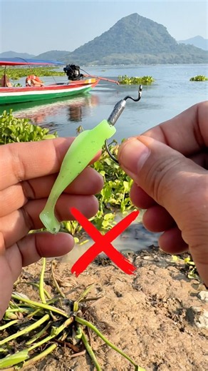 Fishing Tips: The Right Way to Attach Bait for Maximum Action👍👍 #fishing #fishingtips #bassfishing
