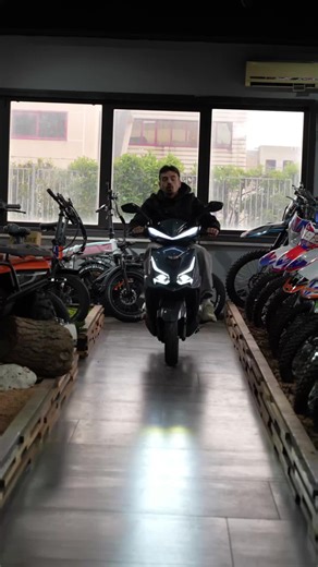 Alien Motors: Scooter Elettrico Intuitivo per Città