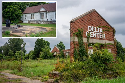 FBI investigates abandoned 3D-housing project in struggling Illinois town on the brink of collapse