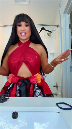 Selena Tribute at La Villita: Help Me Decide My Hair for 5 Min!
