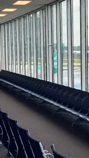 Plane Makes Emergency Belly Landing at Airport Jacksonville, Florida — August 13, 2024 Travelers at Jacksonville International Airport (JAX) witnessed a terrifying but masterfully handled emergency Tuesday, as a passenger jet with failed landing gear performed a “belly landing,” sending a massive shower of sparks down the runway. The dramatic event was captured by stunned onlookers from the terminal, who watched as emergency crews stood by. The viral video shows the white and teal aircraft on it