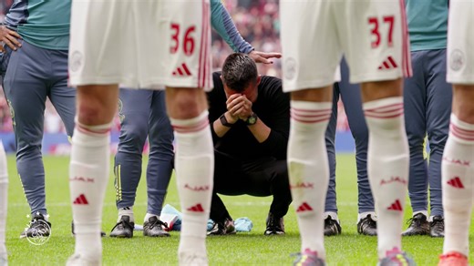 🚨🇮🇹 One year after Francesco Farioli broke down in tears at Ajax — where he lost the Eredivisie and resigned — he’s now a LEAGUE CHAMPION in Portugal.🏆 He has WON the Primeira Liga with Porto.Football will always give you a second chance… ❤️🥹