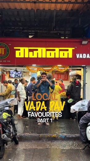 World Vada Pav Day calls for a celebration! 😋💙 Tell us your go-to vada pav spot in the comments! ⬇️