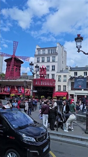 😍 Moulin Rouge – A legendary place you must see in Paris! 🇫🇷