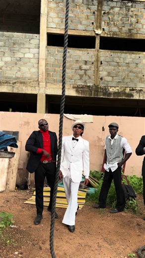 Nous vous souhaitons une bonne fin d’année 🤩💪🙏@Zol Pololo_SW 👑💪 @Moïse_black💪pololo king 👑