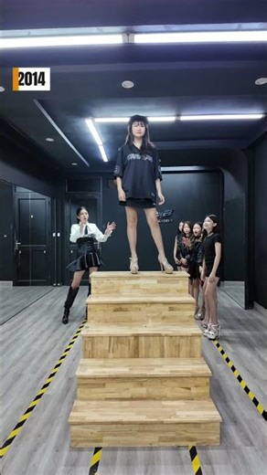 Walking down the stairs with BYB kid models. #bybacademy #thanhhuyennguyen #5g