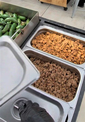 🚨 Your next party called… it wants TACOS! 🌮🔥 Skip the cooking and enjoy the celebration! Franky’s Tacos Locos brings the flavor with sizzling asada, pastor, pollo, and all your favorite toppings. 🤤🎉 🎂 Birthdays • 💍 Weddings • 🏢 Company parties • 🥳 Family celebrations Booking takes just a few steps! Choose your package, customize your order, pick your date, and secure it with your deposit. 📲✅ 👉 Book your next fiesta: https://frankystacoslocos.com Tag someone who owes you a taco party! 