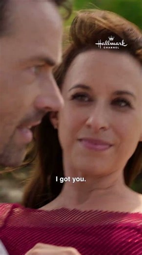 Lost in Paradise in Three Words with Lacey Chabert - Premieres Saturday, January 3 at 8/7c!