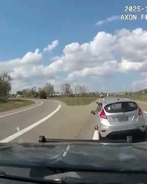 #WrongWayChase Armed Suspect Spins Out & Tased in Michigan 🚨