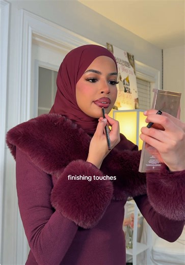 tucking in my hijab to off the shoulder tops is a game changer!! 🤍 #hijabtutorial #makeup @maccosmetics @Anastasia Beverly Hills @Meshki