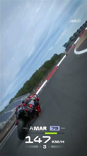 Bez puts attack mode to overtake Marc at 261 km/h 🚀👊