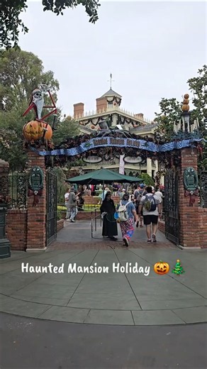 Haunted Mansion at Disneyland during Halloween time 🏰🎃👻✨️