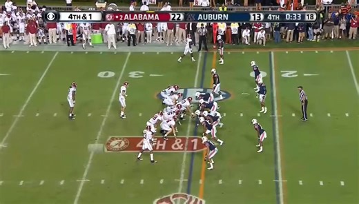 Derrick Henry’s 2015 Iron Bowl performance was INSANE.46 carries for 271 yards.He was an absolute CHEAT CODE.