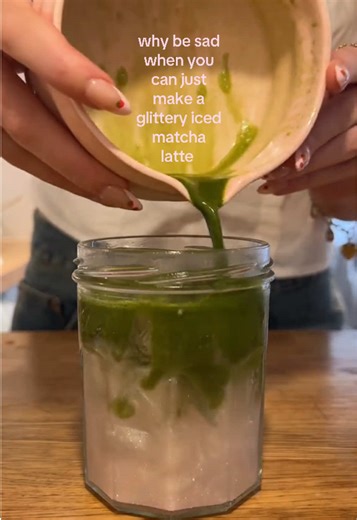 Glittery Matcha Latte Recipe