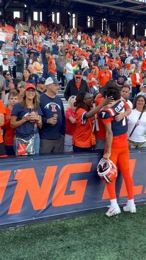 Glenn Kinley on X: "What a moment for Michael Clayton as his family after the true freshman boost the #Illini to a win against Oregon" / X