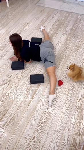 Middle Split with Alisa Apriori #stretching #motivation #split #yoga