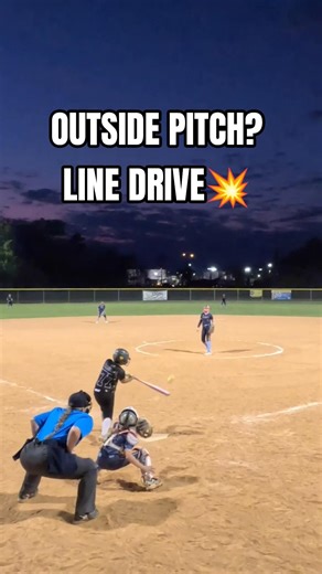 This Outside Pitch Got DESTROYED 🤯 #softballhighlights #sportsshorts #viralsports #fastpitch