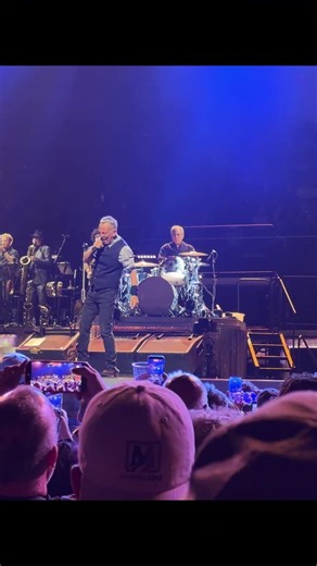 “Choose peace…” → WAR 🔥 Bruce Springsteen Live