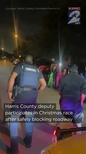 Deputy joins kids in foot race during Christmas patrol