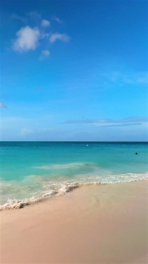No sight of a responsibility for miles. Perfection. 😌🏝️☀️🍹#Aruba #Disassociate #Beach #VacationMode #MentalHealth