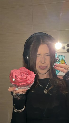 I jak pięknie pachnie 🌹🍓🖤 #diy #rose #fragrance #yslbeauty #tutorials @YSL Beauty