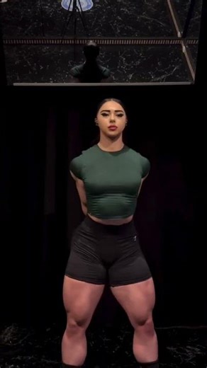 She’s Unstoppable! Incredible Female Bodybuilder Posing