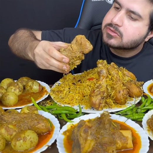 ASMR: EATING SPICY MUTTON CURRY🔥 BASMATI RICE || #shorts #mukbangn#asmreating #mukbangasmr #asmr