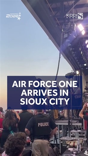 Air Force One arrives in Sioux City