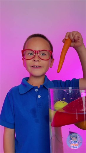 🍎 WOW! Easy food sink or float experiment! 💧 #Kids #Shorts
