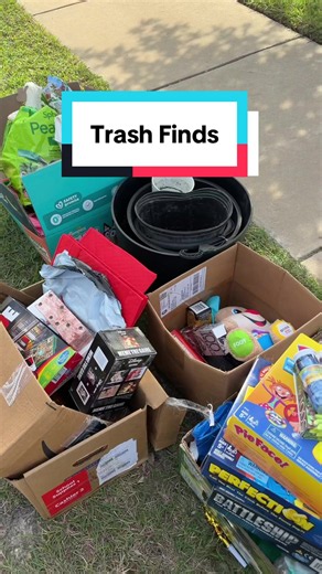 Trash Finds: Stocking Our Playroom with Free Stuff! 🥳