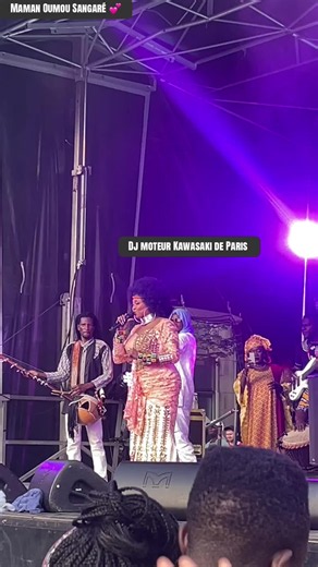Maman Oumou Sangaré: Dj moteur Kawasaki de Paris