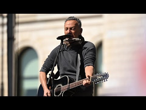 Bruce Springsteen spreads anti-ICE ‘lies’ to ‘No Kings’ rally ‘simpletons’