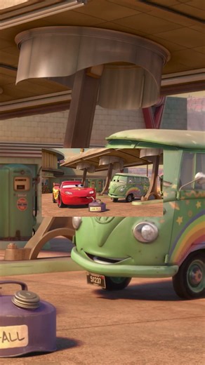 Saetta McQueen non riesce a liberarsi del singhiozzo| ‪@DisneyJuniorIT‬