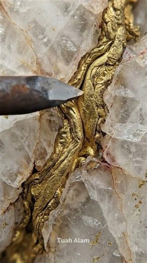 From Gold Quartz to Gold Bar 🔥 | Breaking Stone to Pure Gold