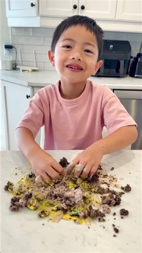 Don’t Play With Food! 🍰 | Good Manners for Kids