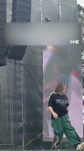 Columbian singer stomps on Israeli flag during performance