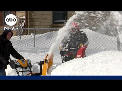 Winter storm snarls travel as strong winds lash Eastern US