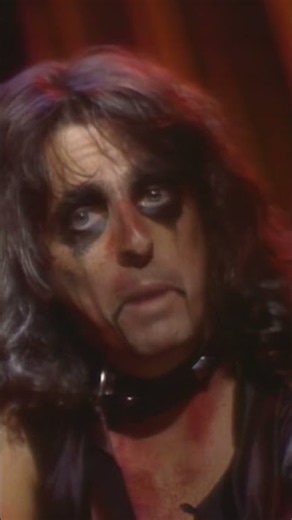 Not the Alice Cooper you might expect ❤️ #AliceCooper #INeverCry #70sRock #YTShorts