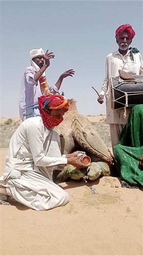 Desert Man Feeds Camel with Water Pipe & Balloon Trick 🐪💧 | Amazing Desert Scene 🌵