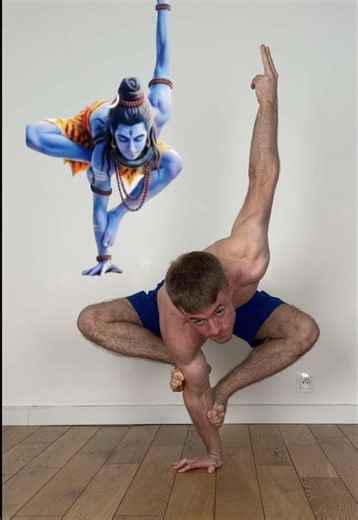 Duet Action Challenge A daily stretching routine to become flexible in less than 7 days is available by clicking the link in my bio ✅ It’s suitable for beginners and advanced levels, and there’s absolutely no need for equipment or weights ❌ #bakipose #anime #manga #mobility #yogachallenge